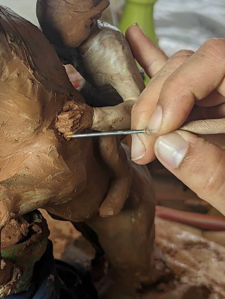 technique de modelage sur argile en atelier