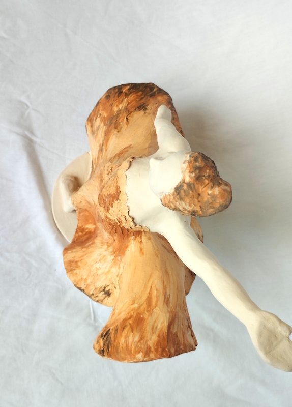 photo de dos, de côté et de haut de la sculpture de danseuse, commande personnalisée